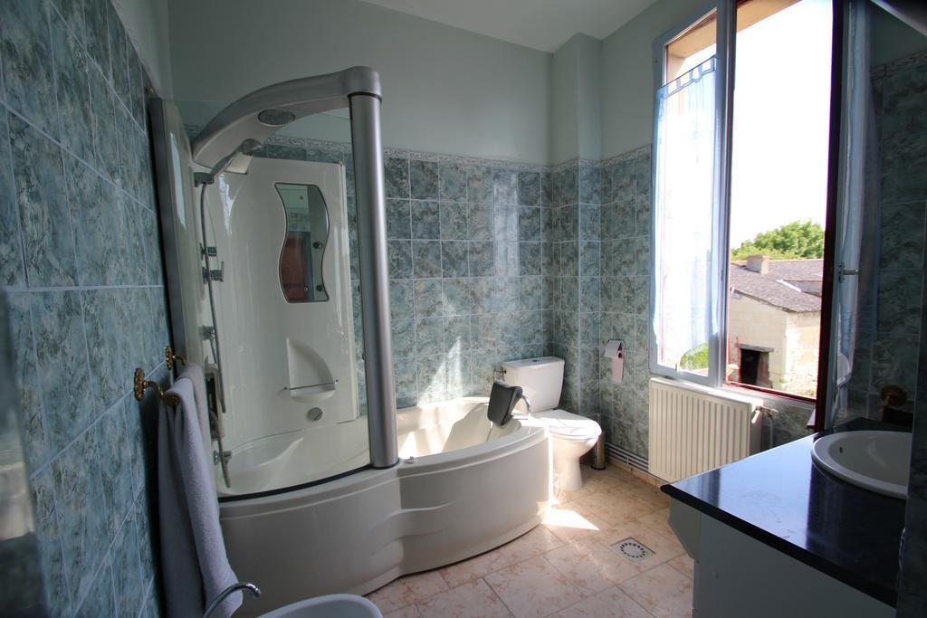 Domaine Des Roses Bed and Breakfast Vaudelnay Kamer foto